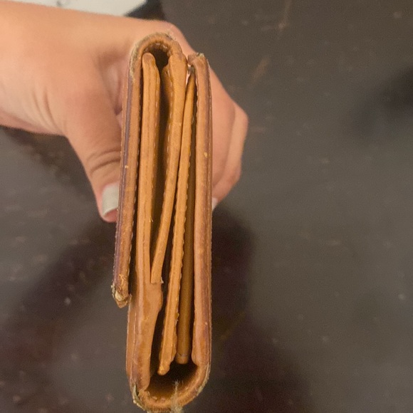 COPY - Authentic Gucci Wallet - Picture 11 of 16